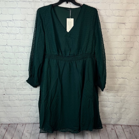 BloomChic Green Clip Dot Long Sleeve V Neck Dress With Pockets Plus Size 2X - Picture 2 of 8